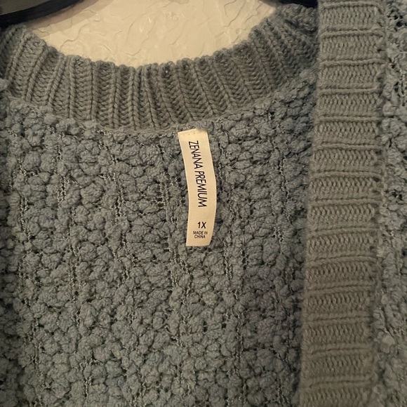 Cardigan - Picture 7 of 9